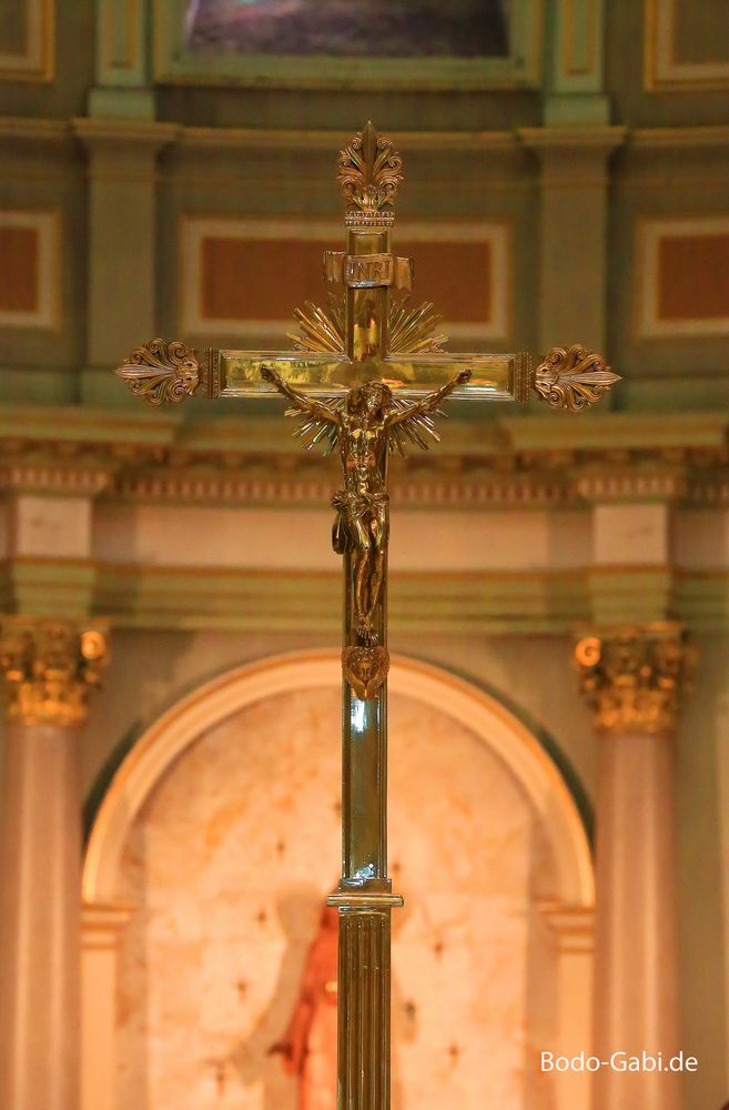 Das Kreuz der Basilique-Cathedrale Marie-Reine-du-Monde