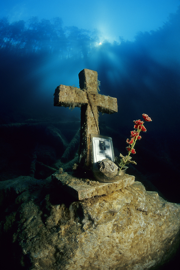 Das Kreuz im Samaranger See