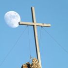 Das Kreuz mit dem Mond