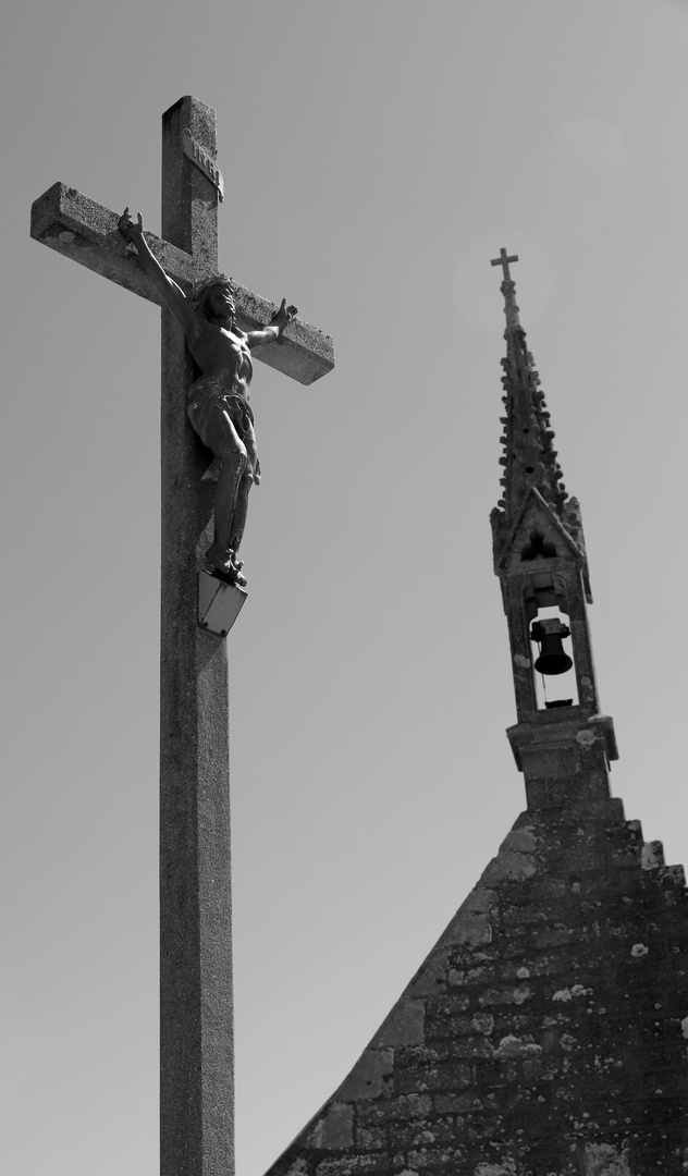 das Kreuz mit der Kirche