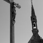 das Kreuz mit der Kirche