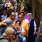 Das Kreuz tragen auf der Via Dolorosa in Jerusalems Altstadt, ...