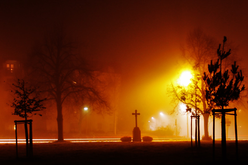 das Kreuz um Mitternacht.......