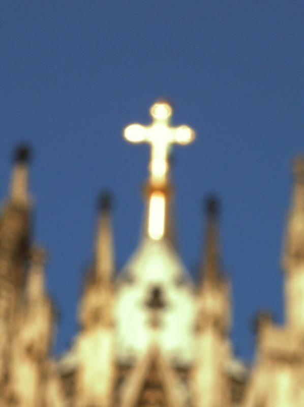 Das Kreuz - unscharf - dennoch deutlich! von Bernd Schader