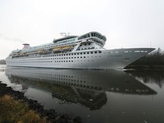 Das Kreuzfahrtschiff BALMORAL auf dem Nord-Ostsee-Kanal