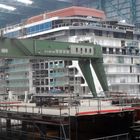 Das Kreuzfahrtschiff C E L E B R I T Y    R E F L E C T I O N im Baudock der Meyerwerft, Papenburg