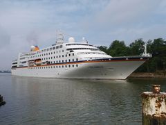 Das Kreuzfahrtschiff COLUMBUS auf dem Nord-Ostsee-Kanal