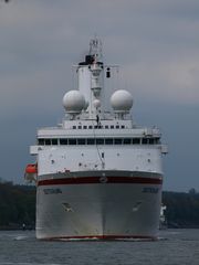 Das Kreuzfahrtschiff DEUTSCHLAND kommt.