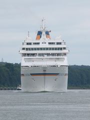 Das Kreuzfahrtschiff Europa Auf dem Nord-Ostsee-Kanal