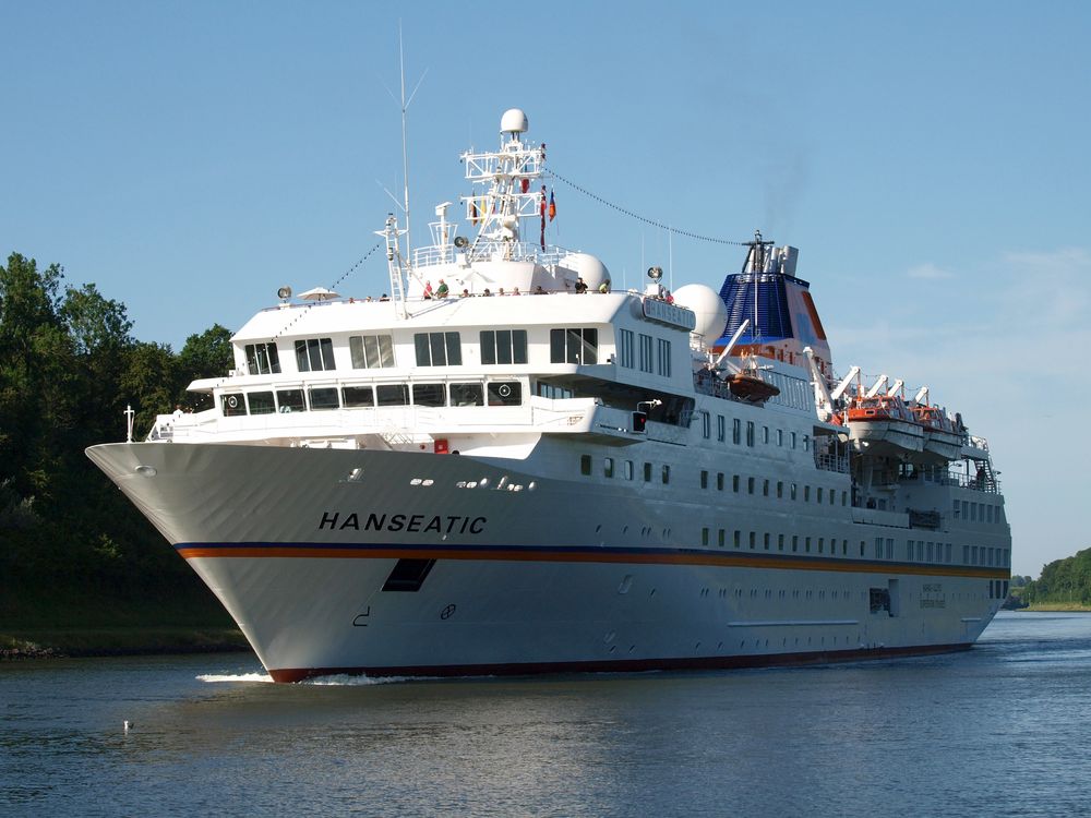 Das Kreuzfahrtschiff HANSEATIC auf dem Nord-Ostsee-Kanal