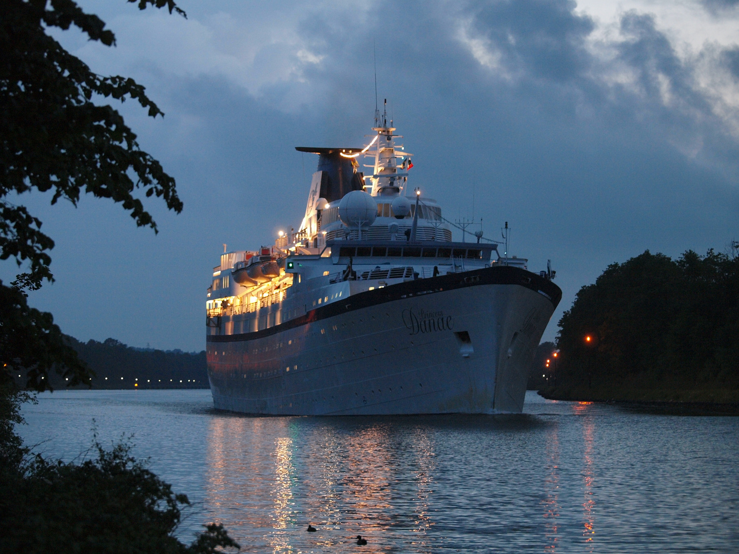 Das Kreuzfahrtschiff PRINCESS DANAE auf dem Nord-Ostsee-Kanal