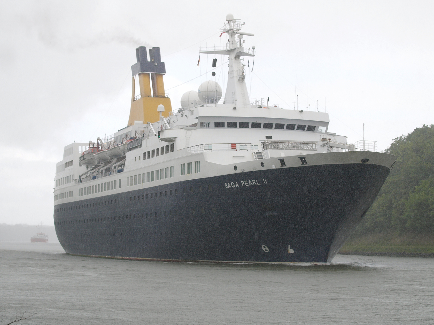 Das Kreuzfahrtschiff SAGA PEARL II auf dem Nord-Ostsee-Kanal