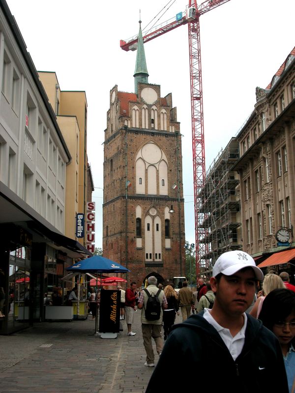 Das Kröpeliner Tor in Rostock  ...