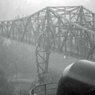 Das "Krokodil" im Landschaftspark Duisburg Nord. Während des Wolkenbruch, vom Hochofen.