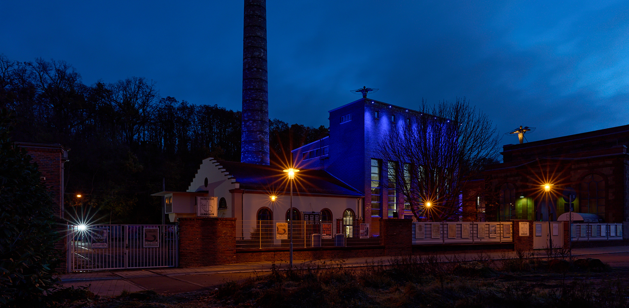 Das Kulturzentrum Kammgarn in Kaiserslautern zur blauen Stunde.