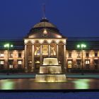 Das Kurhaus in Wiesbaden am Abend