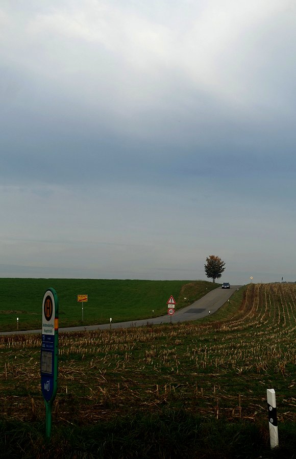 Das Land, der Mais, die Straße, der Himmel