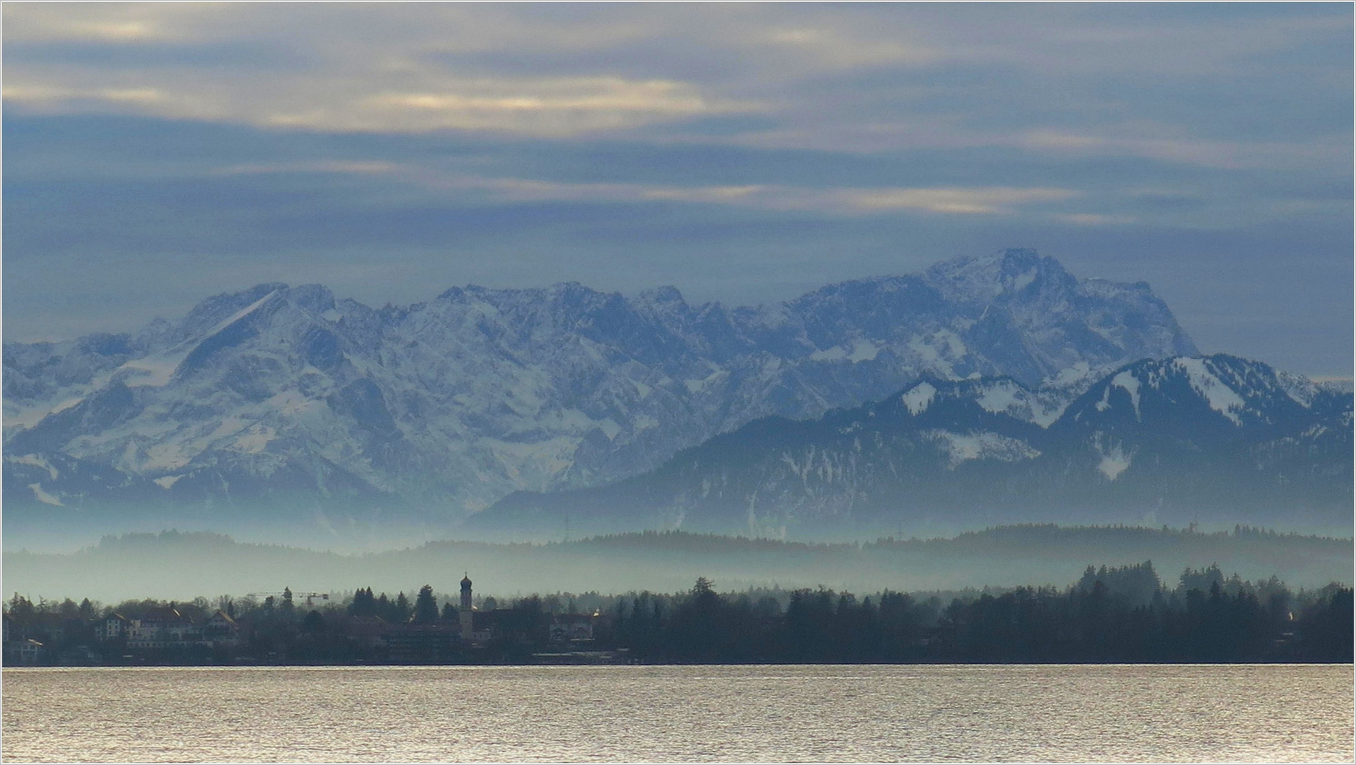 das Land vor den Bergen