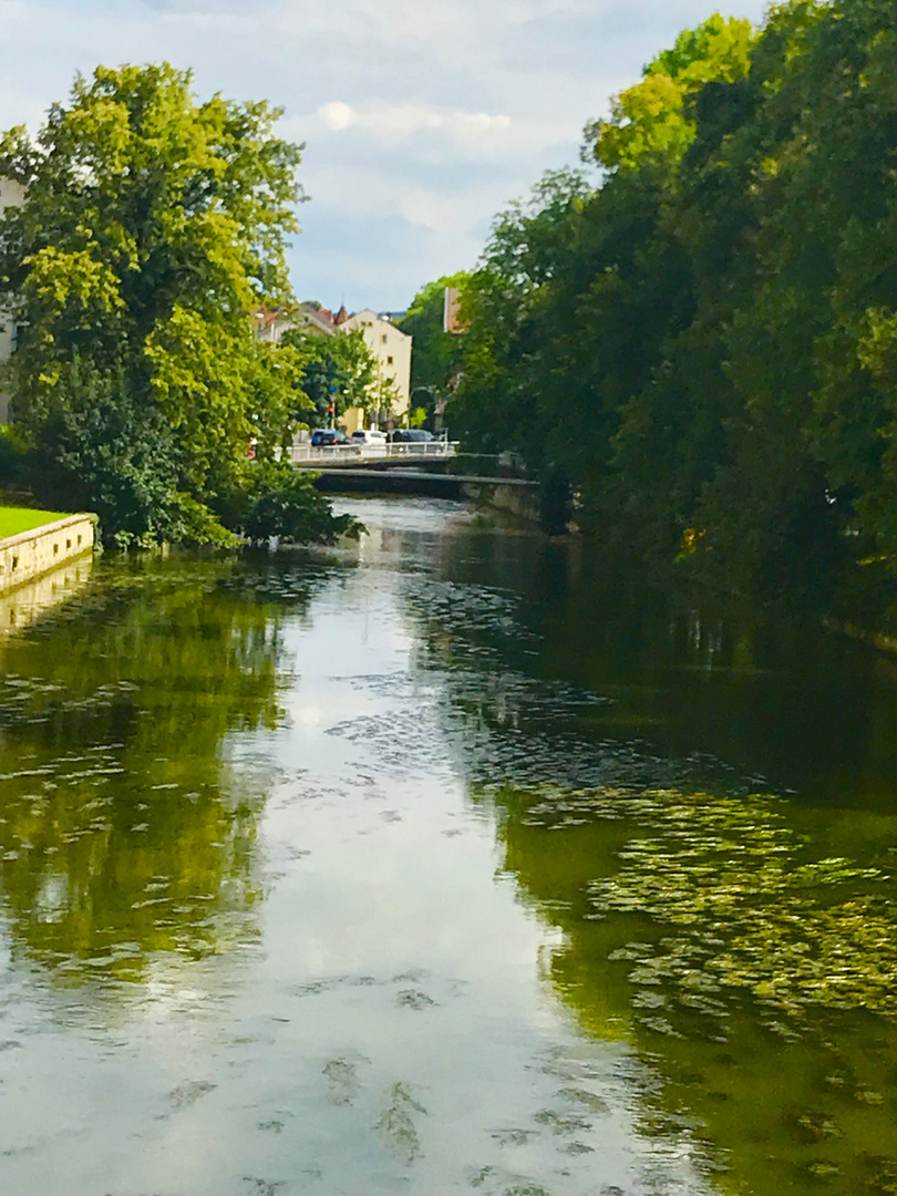 das Leben ist (k) ein langer ruhiger Fluss