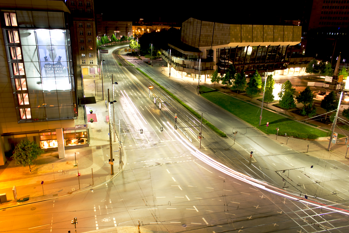 das Leipziger Gewandhaus bei Nacht