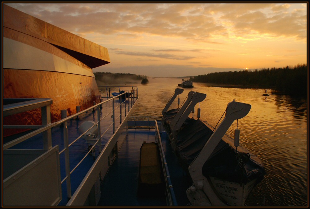 das letzte Abendlicht am Wolga-Ostsee-Kanal