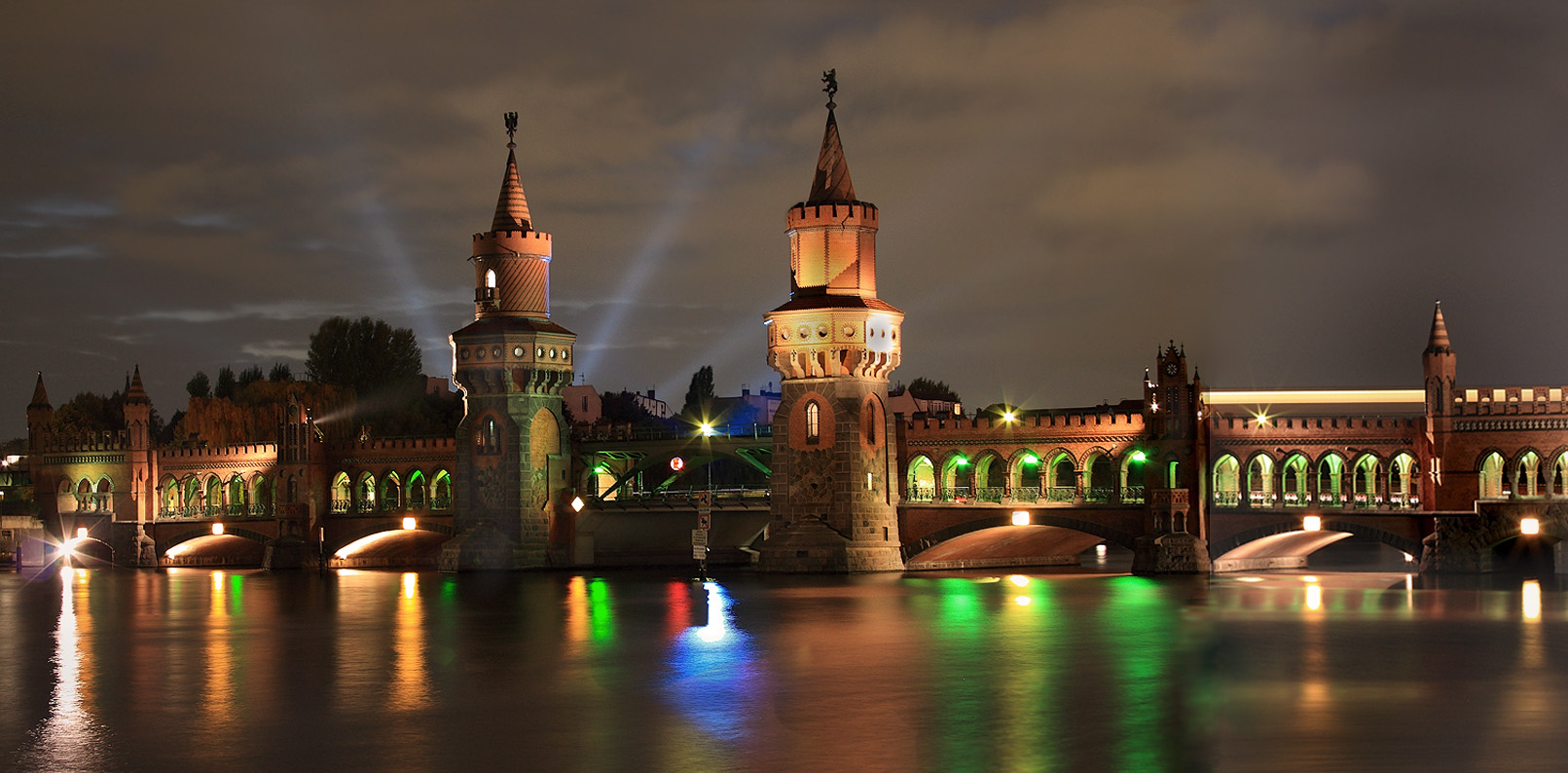 Das Lichterfest 2012 in Berlin.Oberbaumbrücke