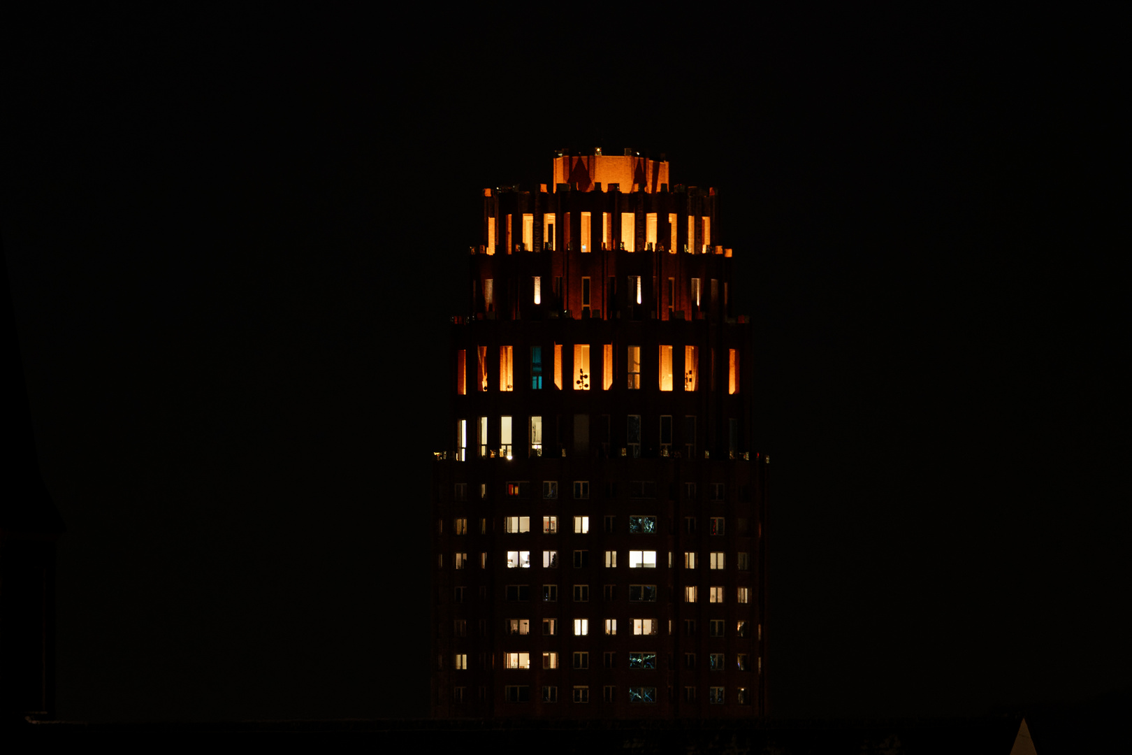 Das Lindner Hotel & Residence Main Plaza in Frankfurt am Main bei Nacht