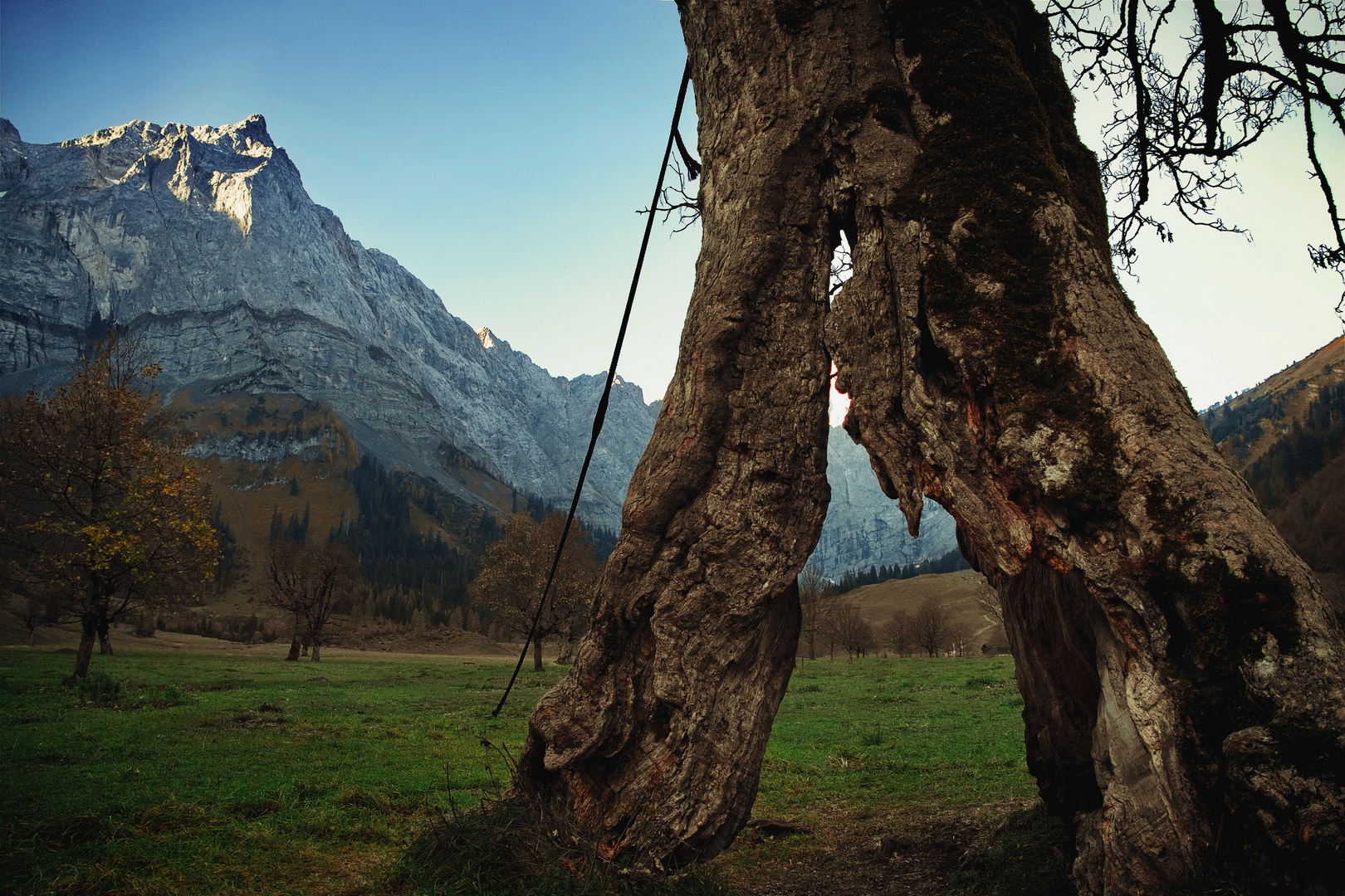 Das Loch Foto & Bild landschaft, berge, gipfel und grate Bilder auf
