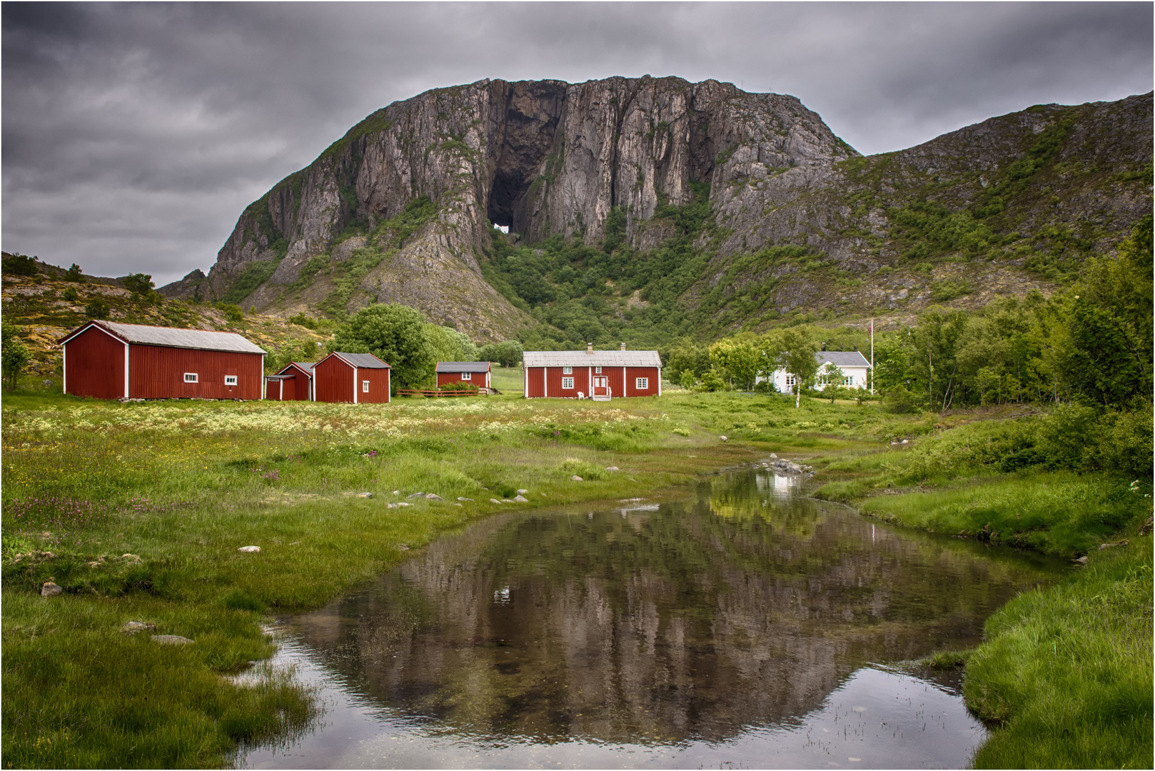 Das Loch im Berg Torghatten