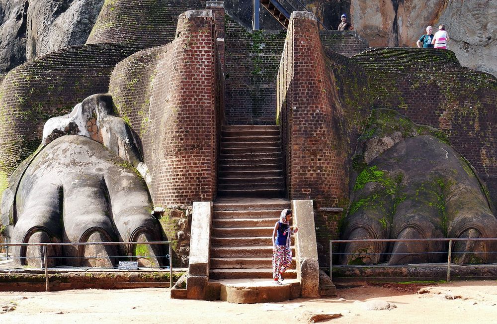 ...das Löwentor am Sigiriya Felsen...