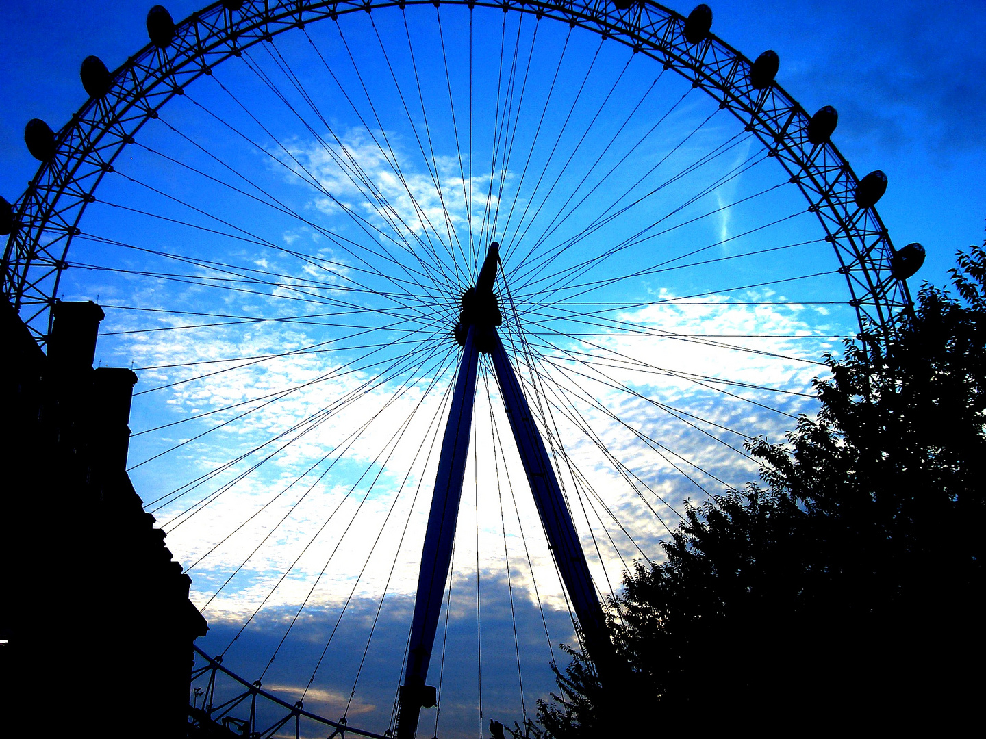 Das London Eye am Abend