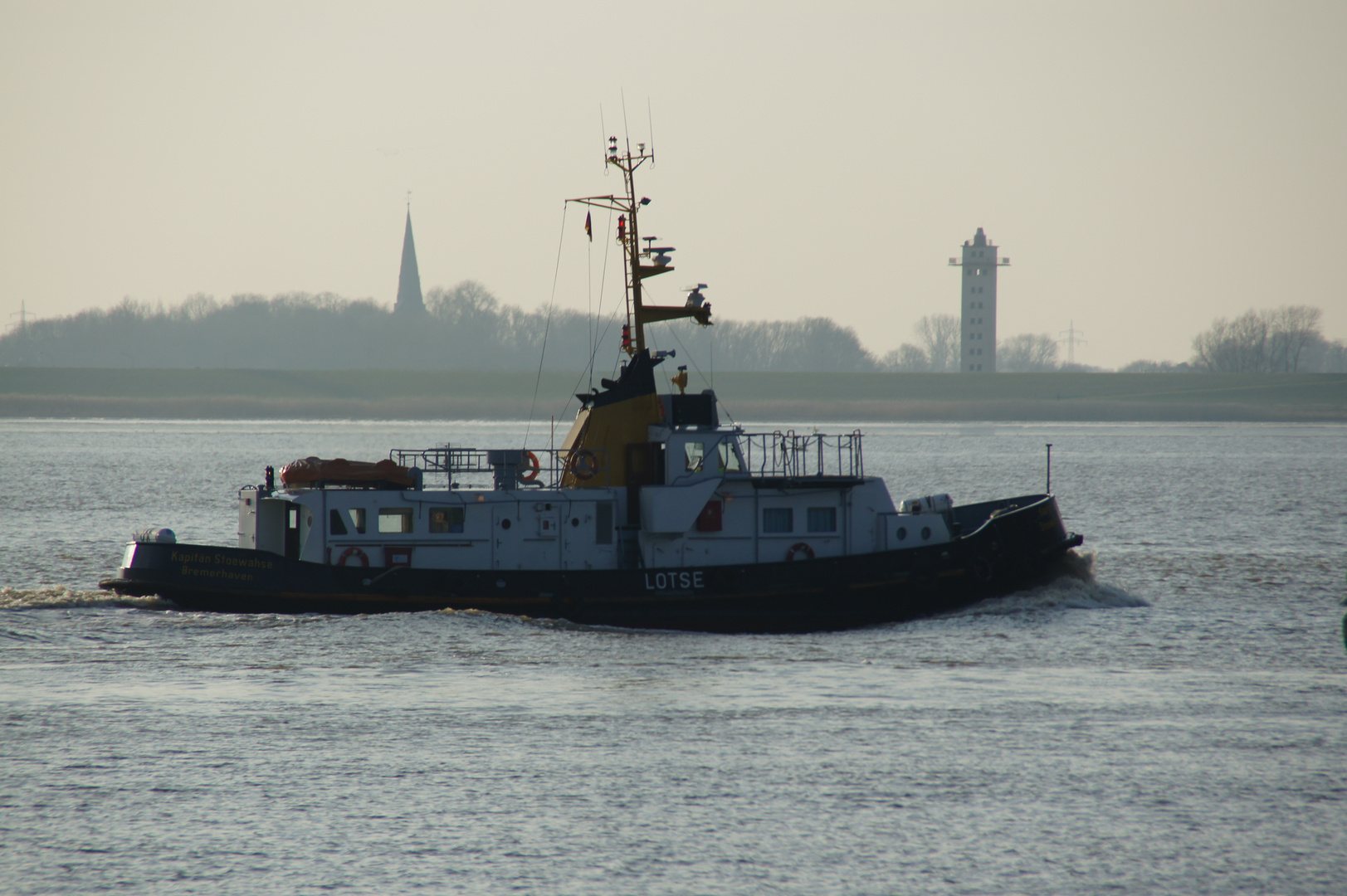 Das Lotsenversetzboot "Kapitän Stoewahse"