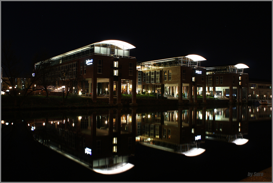 Das Lübecker Radisson Hotel bei Nacht