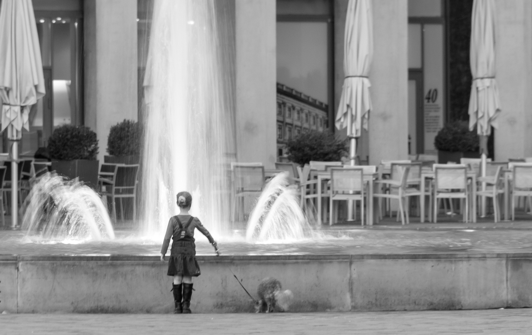 Das Mädchen am Brunnen