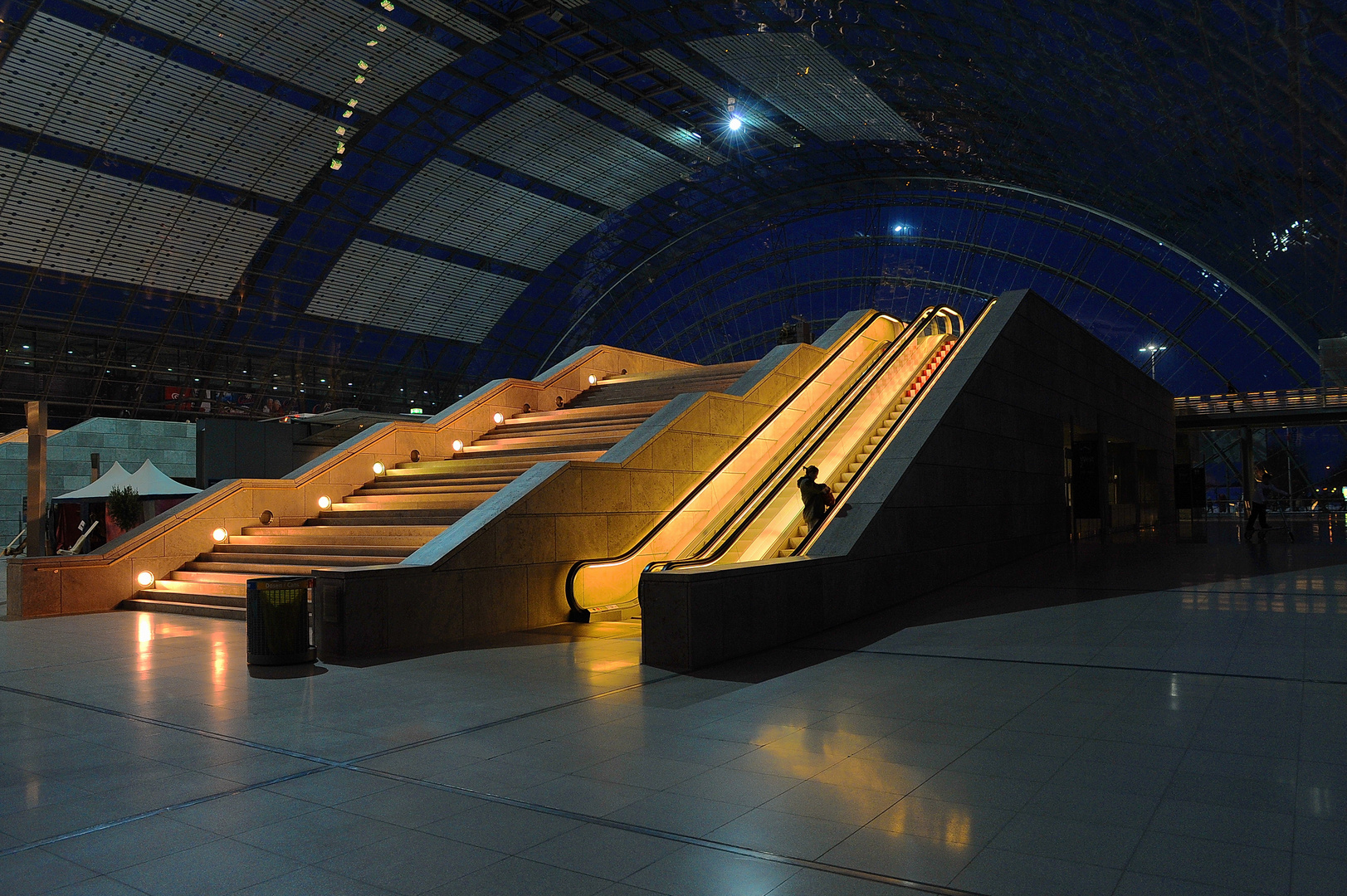 Das Mädchen auf der Treppe