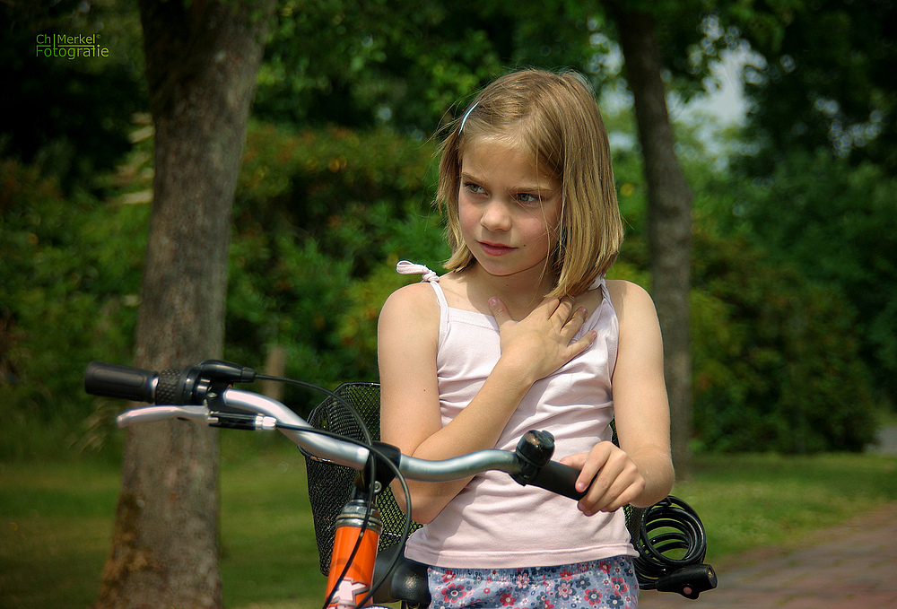 Das Mädchen Mit Dem Fahrrad Foto And Bild Kinder Kinder Im Schulalter