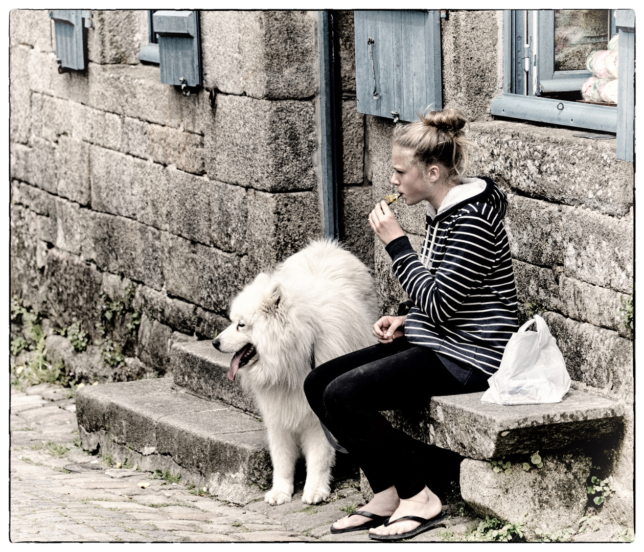 Das Mädchen mit ihrem weißen Spitz - La jeune fille et son loulou blanc