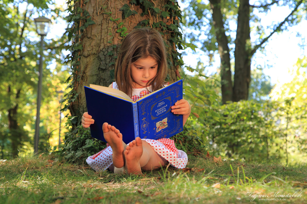 Das Mädchen und ein Buch