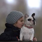 Das Mädchen und ihr Hund