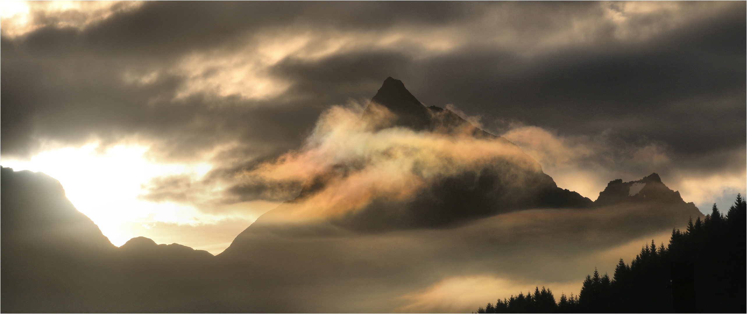 DAS MÄRCHEN VOM LICHT UND DEM BERG