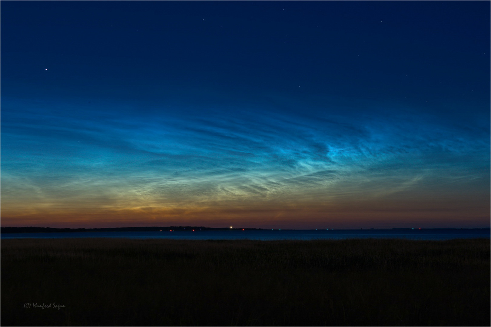  Das Magische Licht am Nachthimmel über dem Strelasund/der Ostsee