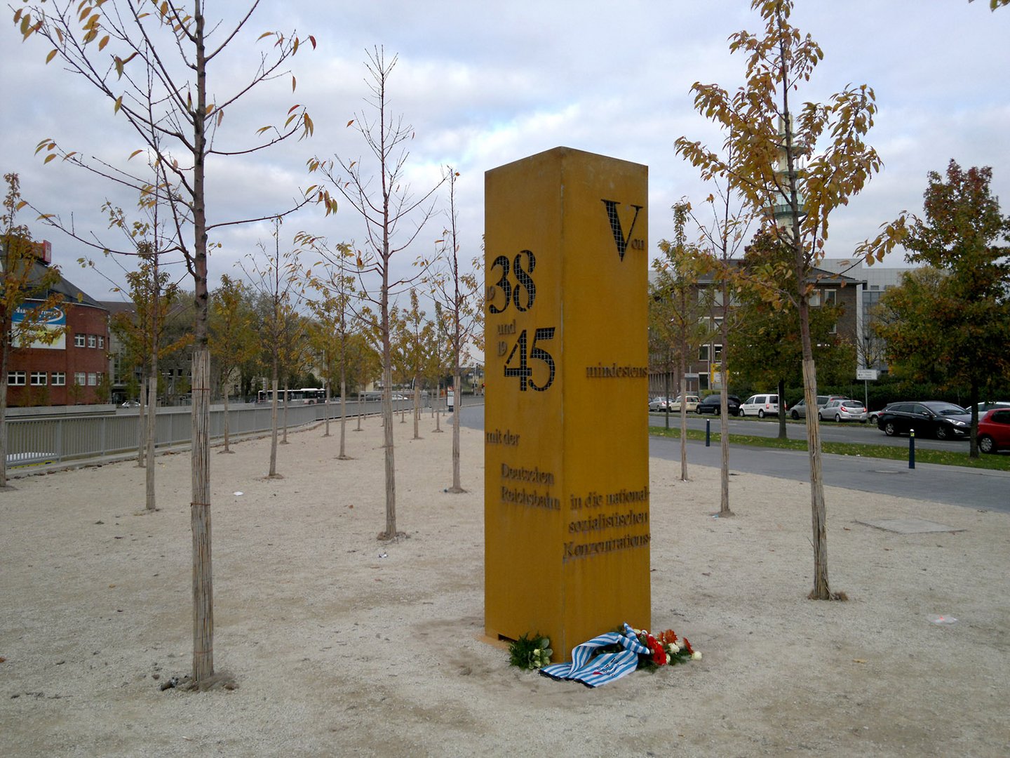 Das Mahnmal am Tage der öffentlichen Übergabe am 9. November 2012