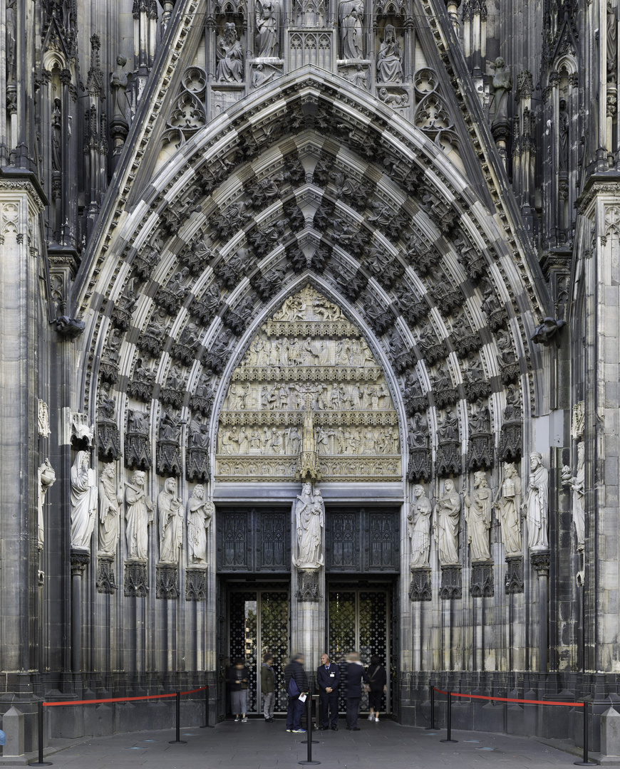 Das Marienportal auf der Westseite des Kölner Domes