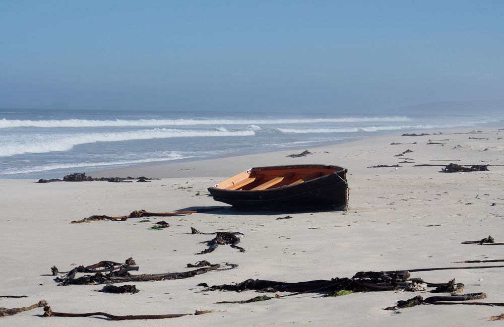 das Meer, der Strand, das Boot