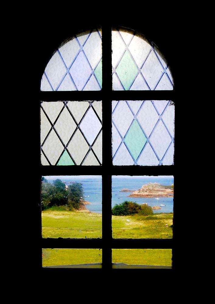 Das Meer durch das Fenster der Kapelle Foto &amp; Bild