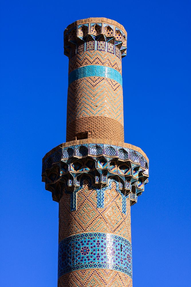 Das Minarett bei Sufiheiligtum und Freitagsmoschee von Natanz