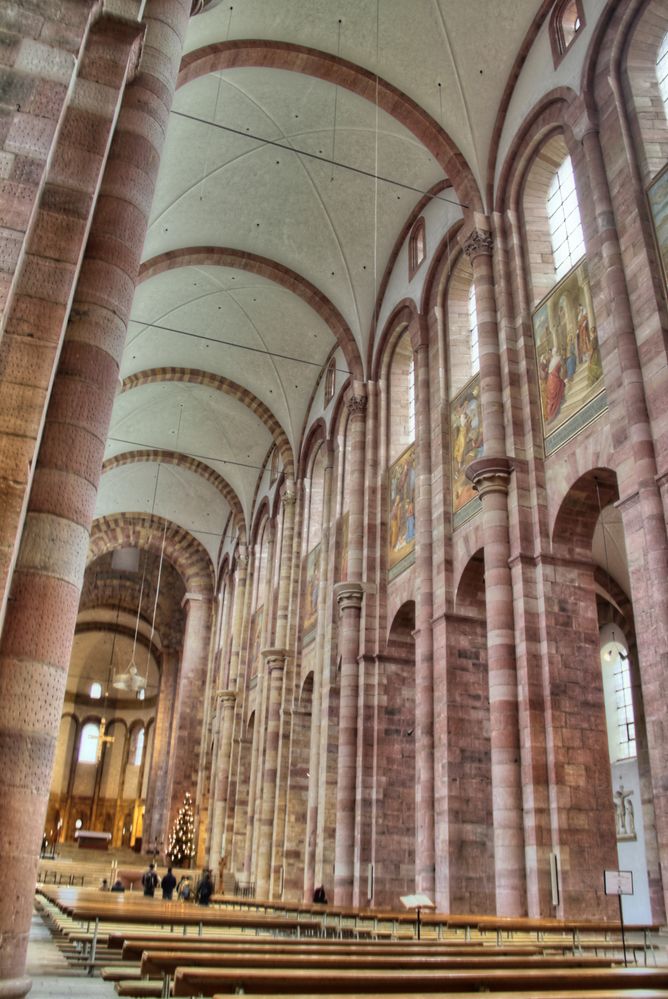 Das Mittelschiff des Doms zu Speyer