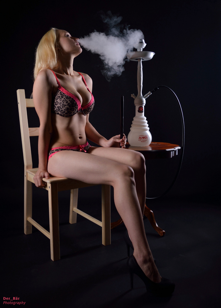 Das Model und die Shisha