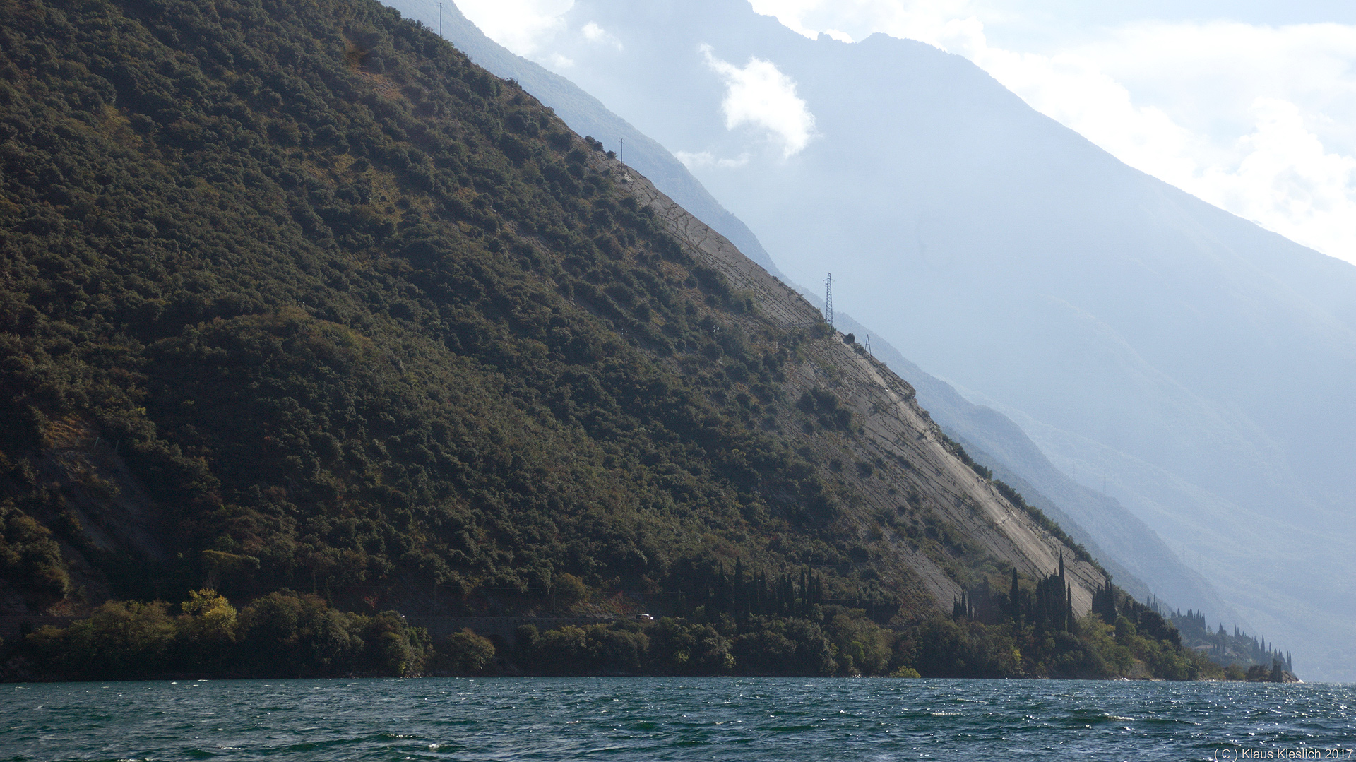 Das Monte Baldo-Massiv vom Unterdeck der S.Martino geseh`n