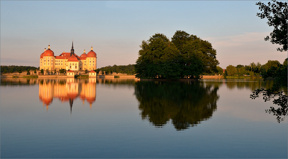 Das Moritzburger Schloss im Abendlicht